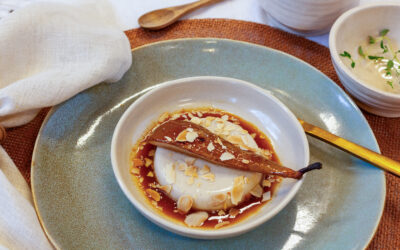 Amandel–Kuzu Flan met Dulce de Kombu & Geroosterde ‘sticky’